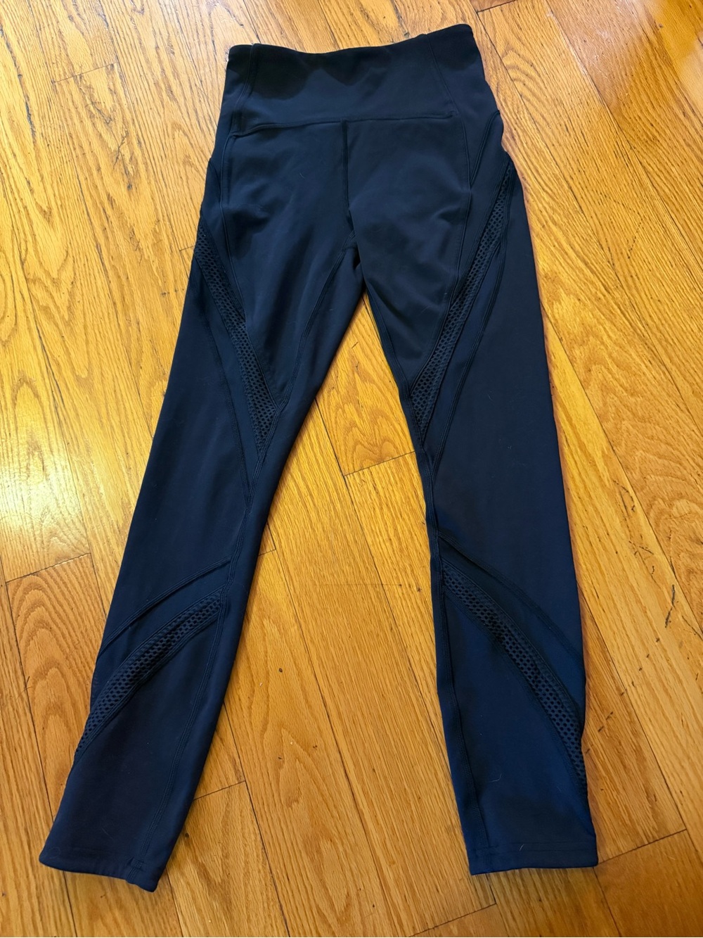 Lululemon Athletica Women’s Black Leggings with Mesh Insets